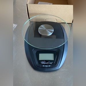 Pampered Chef Digital Scale- New in box